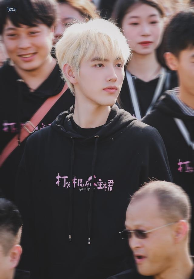 陈飞宇金发照片(陈飞宇金发高清照片) 陈飞宇 金发 第8张 陈飞宇金发照片(陈飞宇金发高清照片) 陈飞宇 金发 第8张