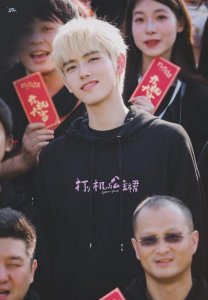 陈飞宇金发照片(陈飞宇金发高清照片)