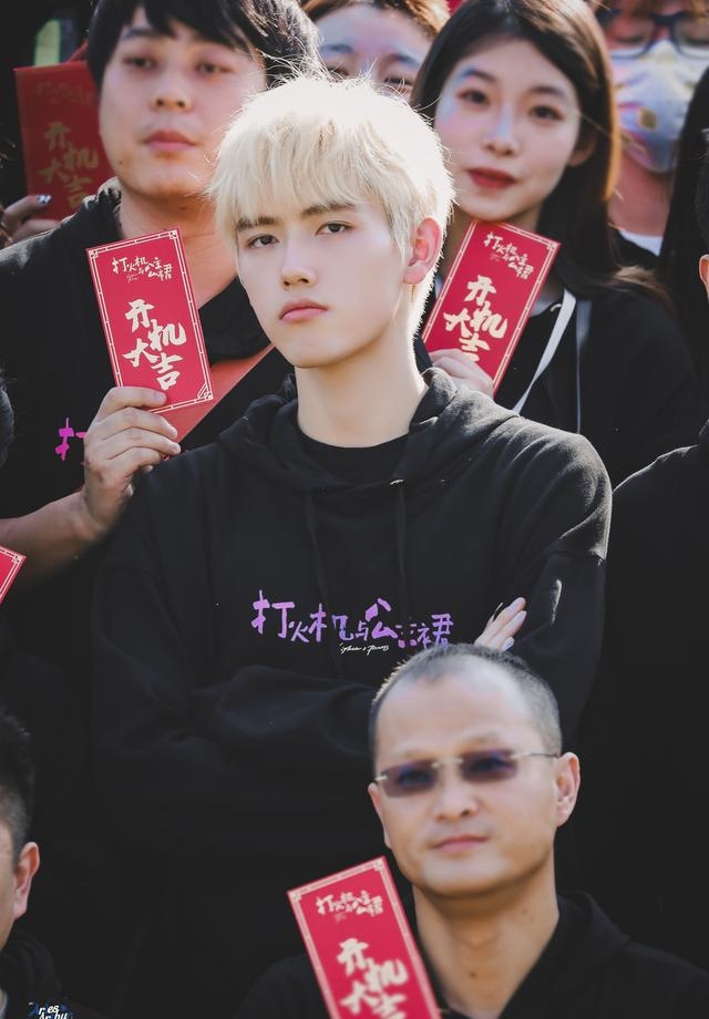 陈飞宇金发照片(陈飞宇金发高清照片) 陈飞宇 金发 第2张 陈飞宇金发照片(陈飞宇金发高清照片) 陈飞宇 金发 第2张