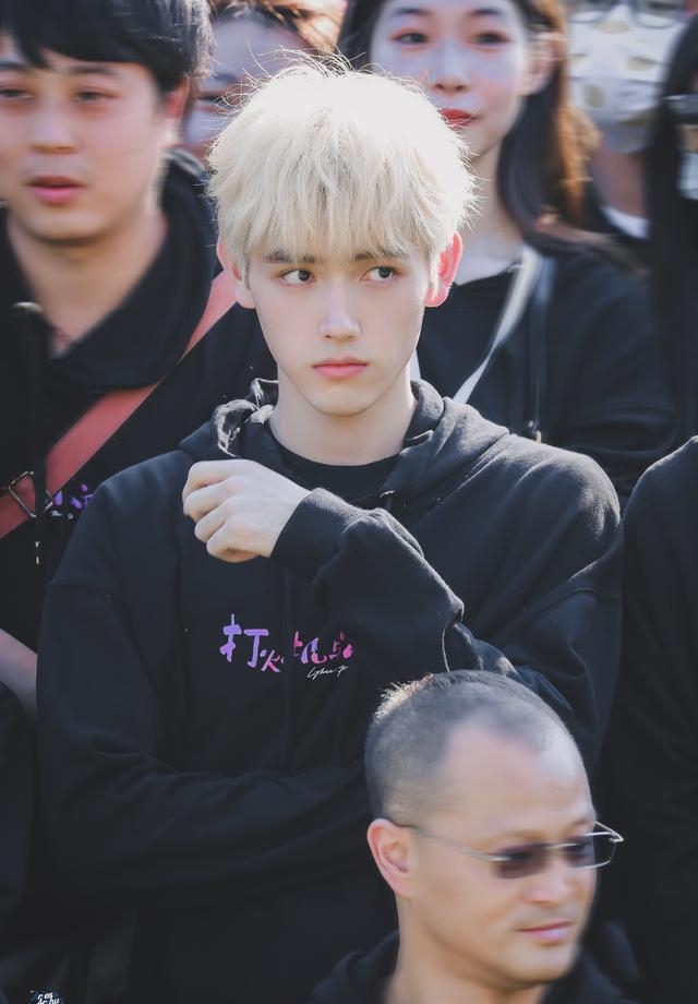 陈飞宇金发照片(陈飞宇金发高清照片) 陈飞宇 金发 第6张 陈飞宇金发照片(陈飞宇金发高清照片) 陈飞宇 金发 第6张