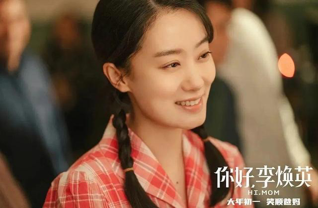 网曝35岁张小斐爆红后住千万豪宅,开2百万豪车,不带保镖太低调