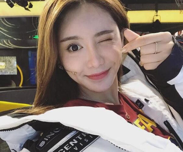 腾讯体育主播小楠走光图 立马引起了球迷的尖叫