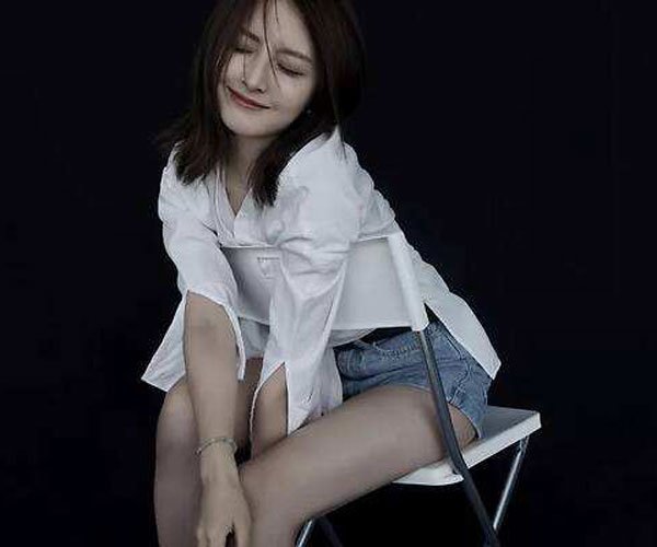 腾讯体育主播小楠走光图 立马引起了球迷的尖叫