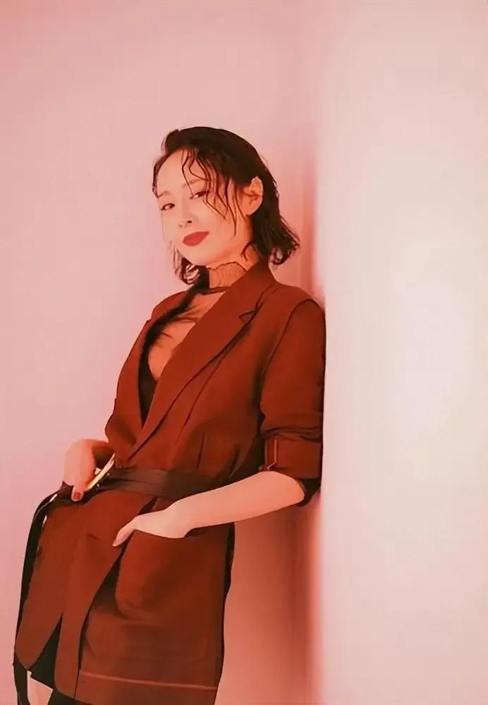 《狂飙》中大嫂成就了高叶,高叶成功塑造了大嫂