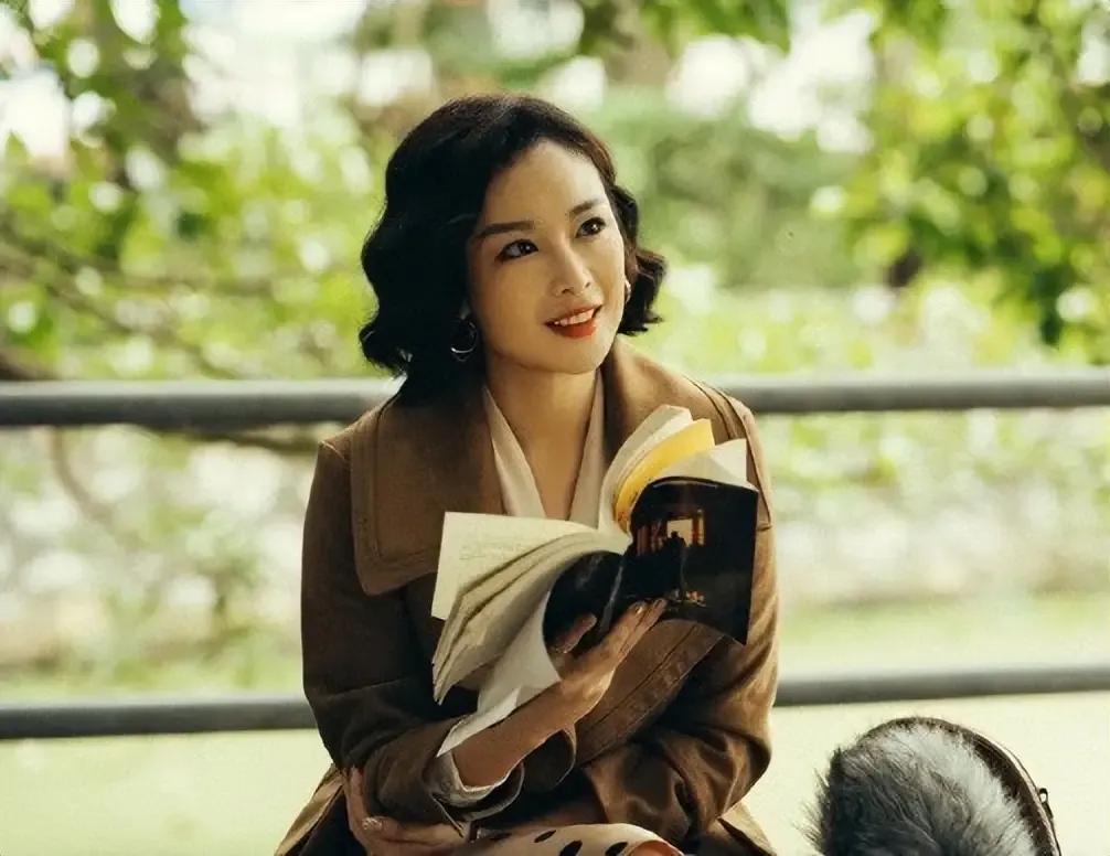 《狂飙》中大嫂成就了高叶,高叶成功塑造了大嫂