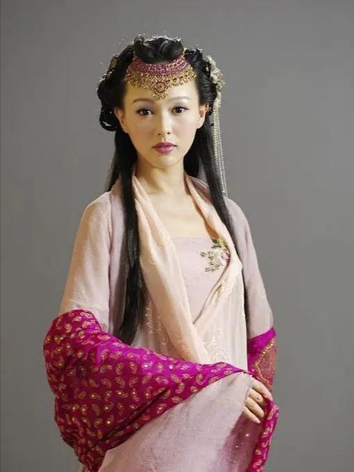 唐嫣的古装造型只有紫萱好看一点(37岁的唐嫣扮12年前的紫萱)(3)