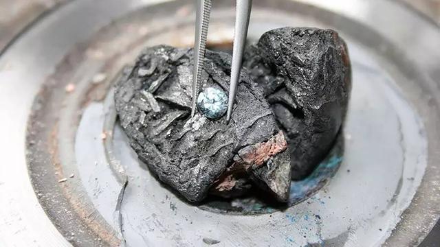 骨灰是怎么焚烧出来的(把骨灰制作成钻石)(1)