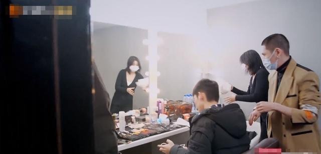 连诗雅喜爱夜蒲剧照(夜蒲女神连诗雅晒38吋长腿)