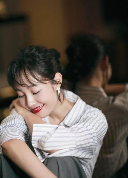 白百合的个人资料 :近照无意中暴露住的是别墅,离婚后远离男人过得很幸福