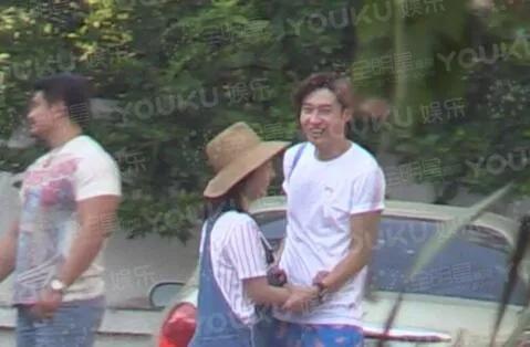 白百合的个人资料 :近照无意中暴露住的是别墅,离婚后远离男人过得很幸福