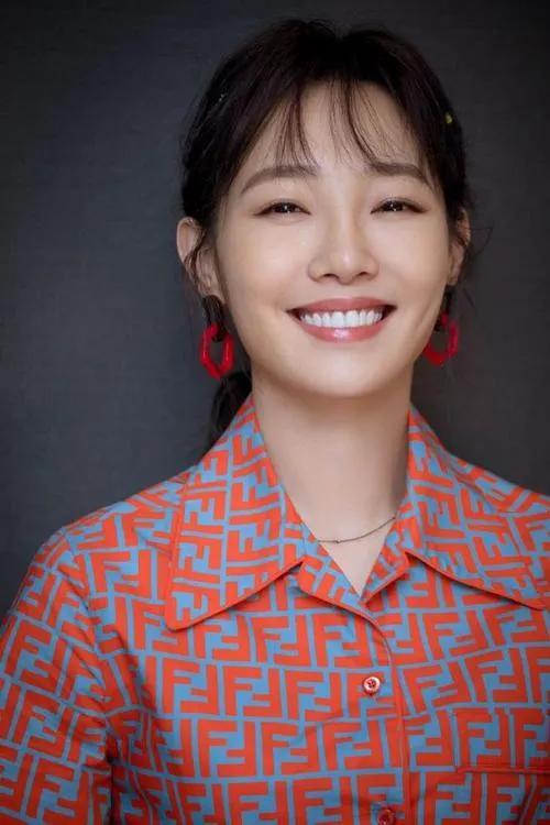 白百合的个人资料 :近照无意中暴露住的是别墅,离婚后远离男人过得很幸福