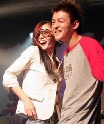 谢霆锋和张柏芝复婚定在几月几日(谢霆锋不再沉默)(2)