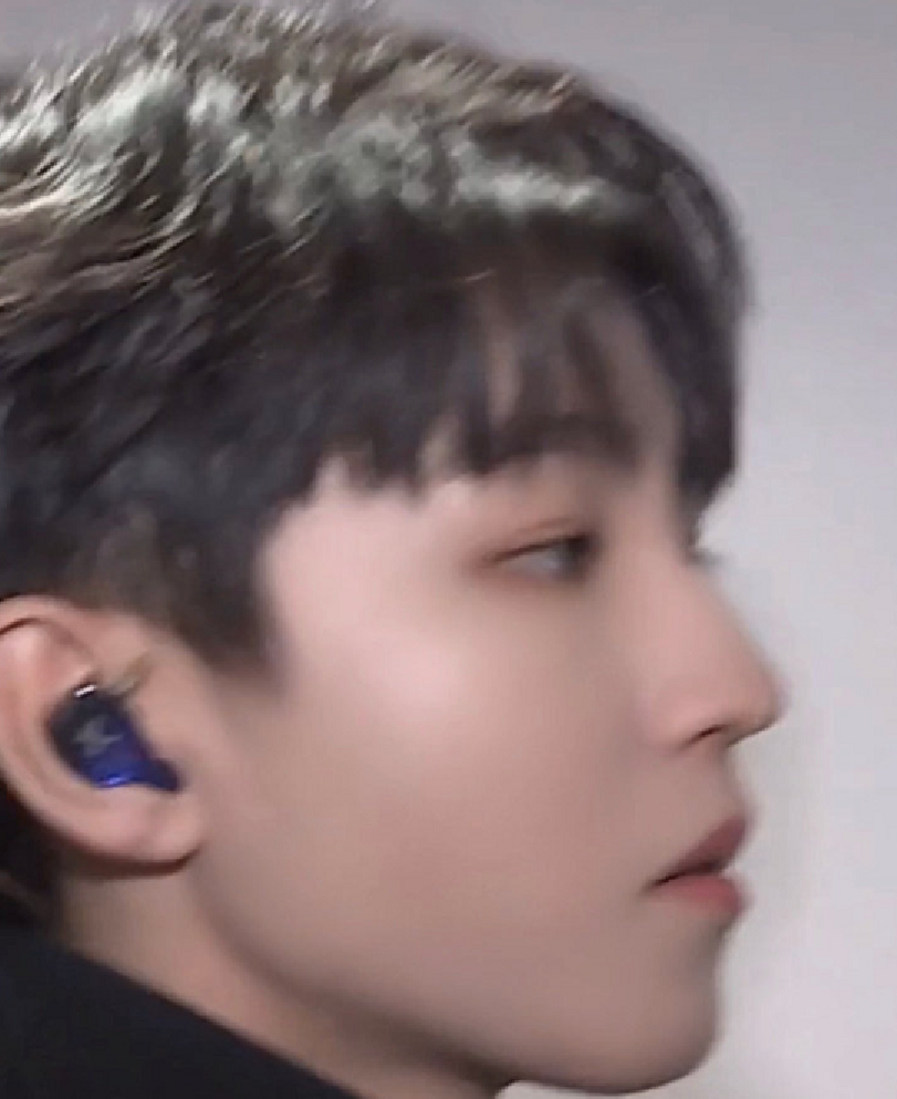 帅到让人春心荡漾!王俊凯无惧央视高清镜头,怼脸拍摄状态非常好