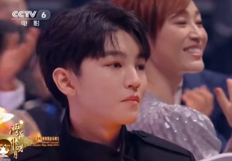 帅到让人春心荡漾!王俊凯无惧央视高清镜头,怼脸拍摄状态非常好