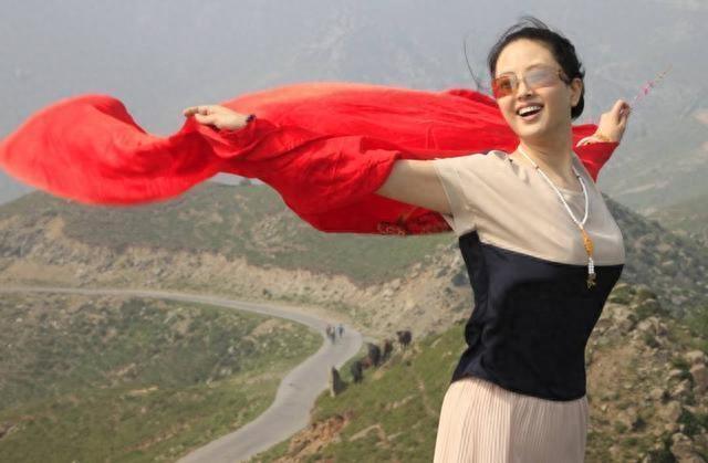 余小雪“末路”让她曾红极一时,辉煌的时候却选择隐退娱乐圈