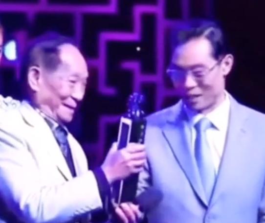 钟南山 袁隆平(钟南山袁隆平同框)(2)