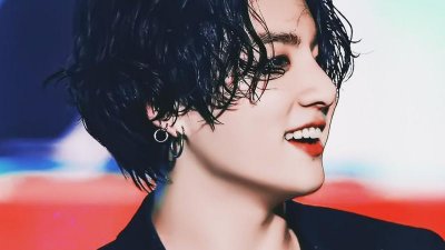 为什么美女空姐要蹲式服务 美女空姐蹲式服务男乘客还能hold住吗