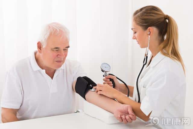 烟瘾犯了会不会胸闷(烟瘾犯了是什么感觉)