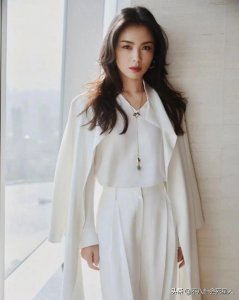 刘涛好看吗(看完刘涛和女星的合照,我发现她的美被低估了)