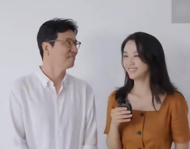 汤唯金泰勇同框(汤唯与老公金泰勇罕同框)