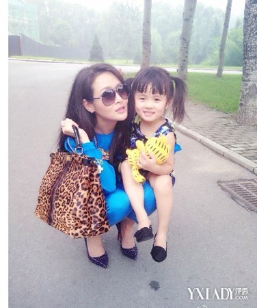 于明加为什么不红没背景吗?于明加胸好大是隆的吗老公胡俊女儿照