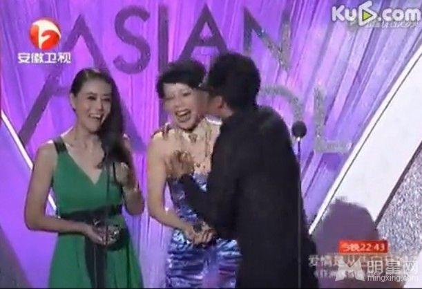 马景涛上吐槽大会结果自己被成为吐槽对象,“咆哮帝”继后强吻帝