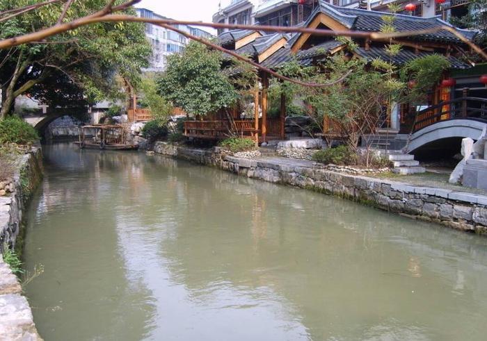 广西有一个不输乌镇西塘的古镇，避世千年独自美丽