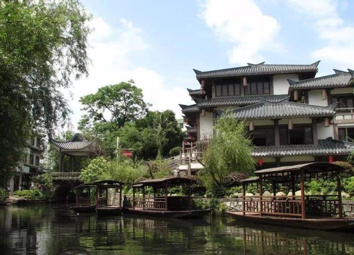 广西有一个不输乌镇西塘的古镇，避世千年独自美丽