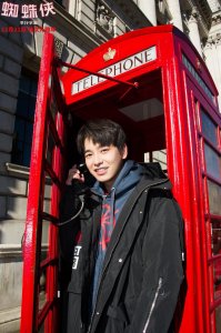 《蜘蛛侠:平行宇宙》六位蜘蛛侠中,只有他又帅又潮又年轻