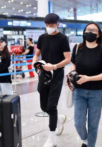 柯震东的发型叫什么(柯震东紫色发型秒变漫画男)