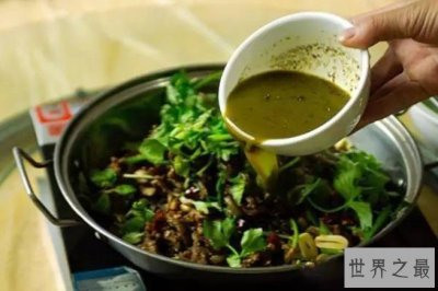 ​史上最难以下咽的美食，闻名四方的牛粪火锅你吃过吗