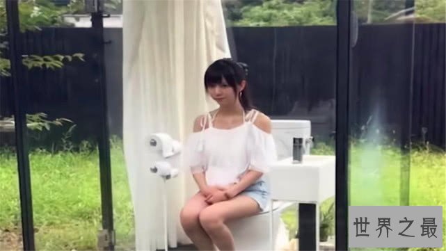 世界最刺激的公厕，上厕所超过10分钟，墙壁就会慢慢变成透明