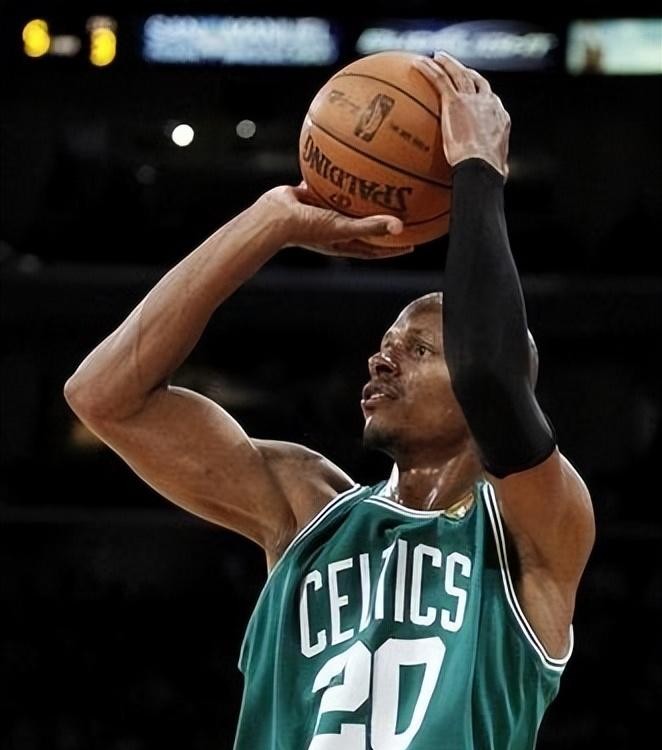 陈冠希艳门照是谁拍的(是谁一手造就了陈冠希的艳照门)