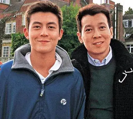 陈冠希艳门照是谁拍的(是谁一手造就了陈冠希的艳照门)