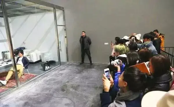 陈冠希艳门照是谁拍的(是谁一手造就了陈冠希的艳照门)