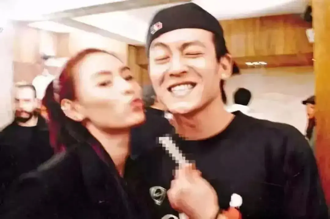 陈冠希艳门照是谁拍的(是谁一手造就了陈冠希的艳照门)