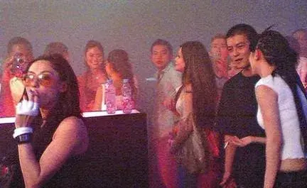 陈冠希艳门照是谁拍的(是谁一手造就了陈冠希的艳照门)