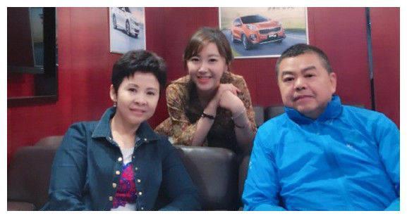 54岁董文华近照，半老徐娘风韵犹存，曾为民歌界“一姐”！