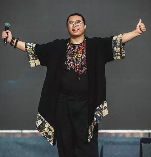 泪蛋蛋掉在酒杯杯里原唱