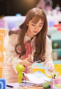 谭松韵长发造型配精致妆容,真是可爱又性感!