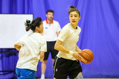 山西兴瑞女篮签下国家队前锋、“天山神鹿”王雪朦