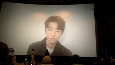 哈哈哈!王俊凯像极了上网课被卡住的我