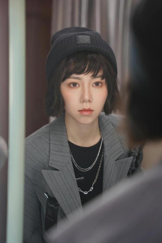 邓紫棋工作室否认领证传闻: