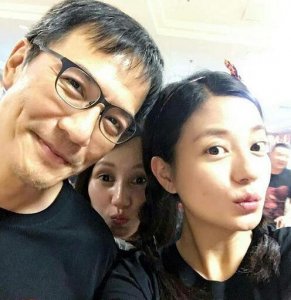 ​赵薇的丈夫是谁(赵薇的丈夫是谁)