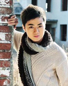 余少群:16年前被陈凯歌捧红,32岁经历丧父之痛,今41岁不婚不育