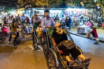 ​刘德华监狱电影（香港记者在越南被关监狱）