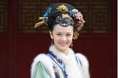 《甄嬛传》温实初,最帅的教授,老婆是剧中的她,42岁看起来像24