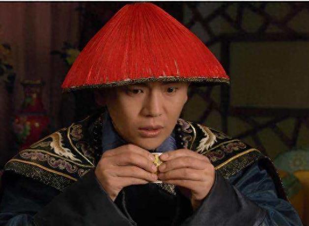 《甄嬛传》温实初,最帅的教授,老婆是剧中的她,42岁看起来像24