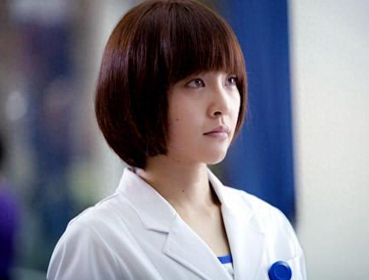 《甄嬛传》温实初,最帅的教授,老婆是剧中的她,42岁看起来像24