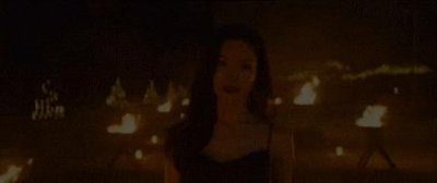 ​她再美，我也不敢看 ......